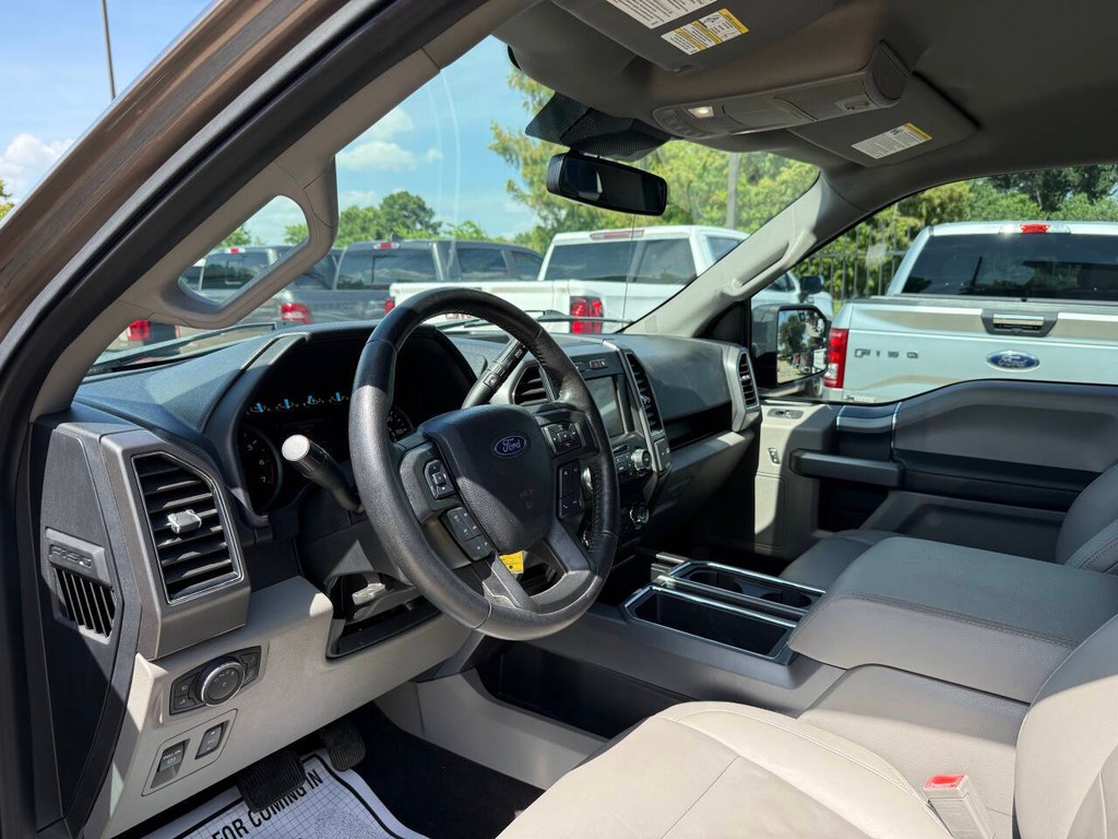 Ford F-150 Vehicle Full-screen Gallery Image 06