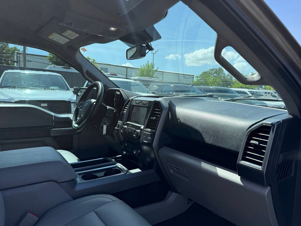 Ford F-150 Vehicle Full-screen Gallery Image 09