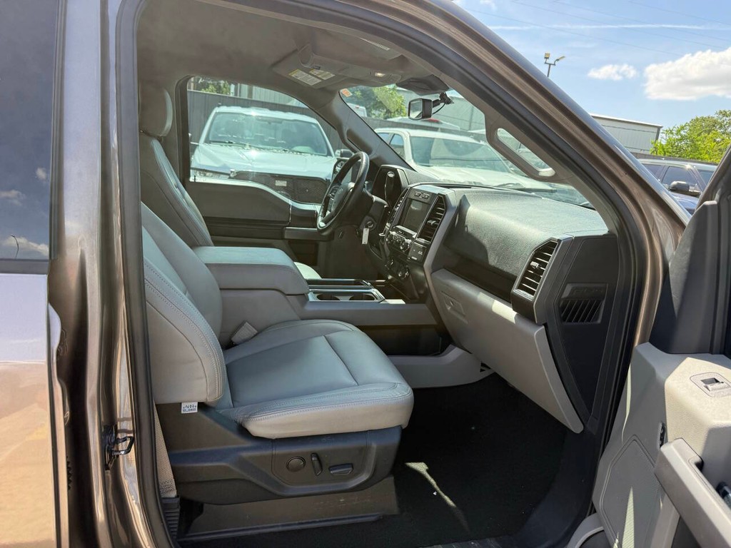 Ford F-150 Vehicle Full-screen Gallery Image 10