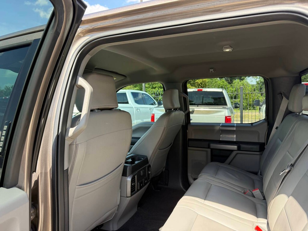 Ford F-150 Vehicle Full-screen Gallery Image 12