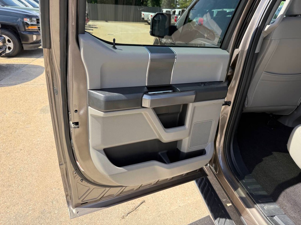 Ford F-150 Vehicle Full-screen Gallery Image 14