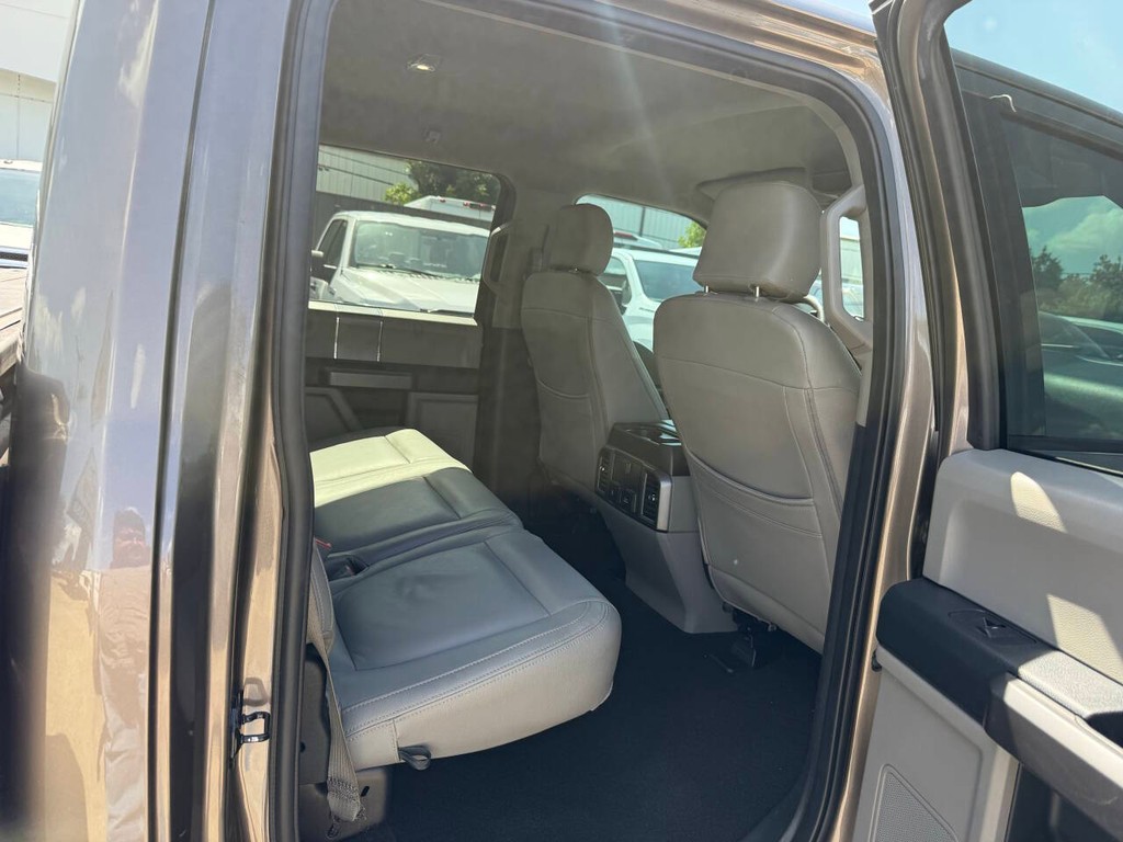 Ford F-150 Vehicle Full-screen Gallery Image 15