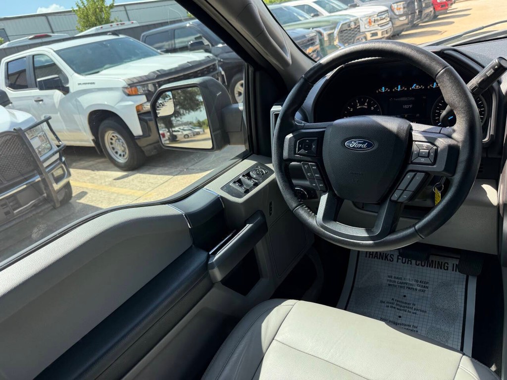 Ford F-150 Vehicle Full-screen Gallery Image 19