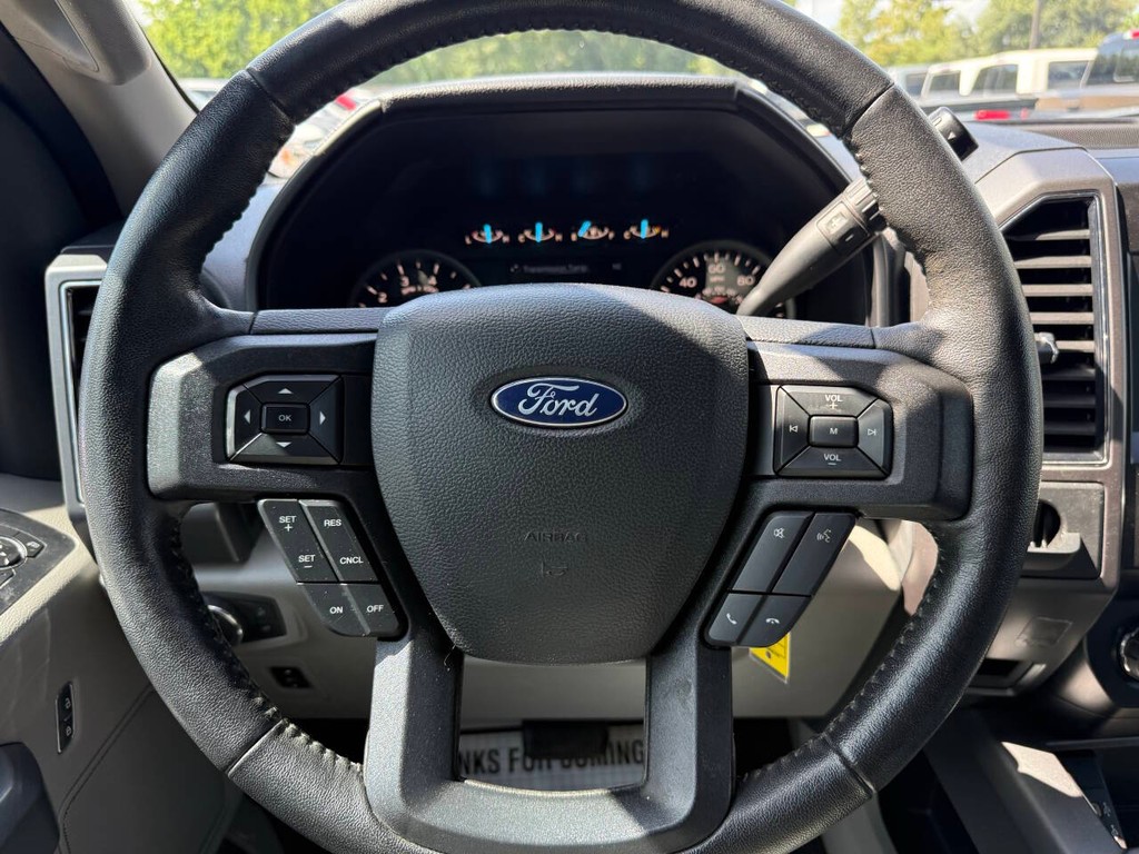Ford F-150 Vehicle Full-screen Gallery Image 23