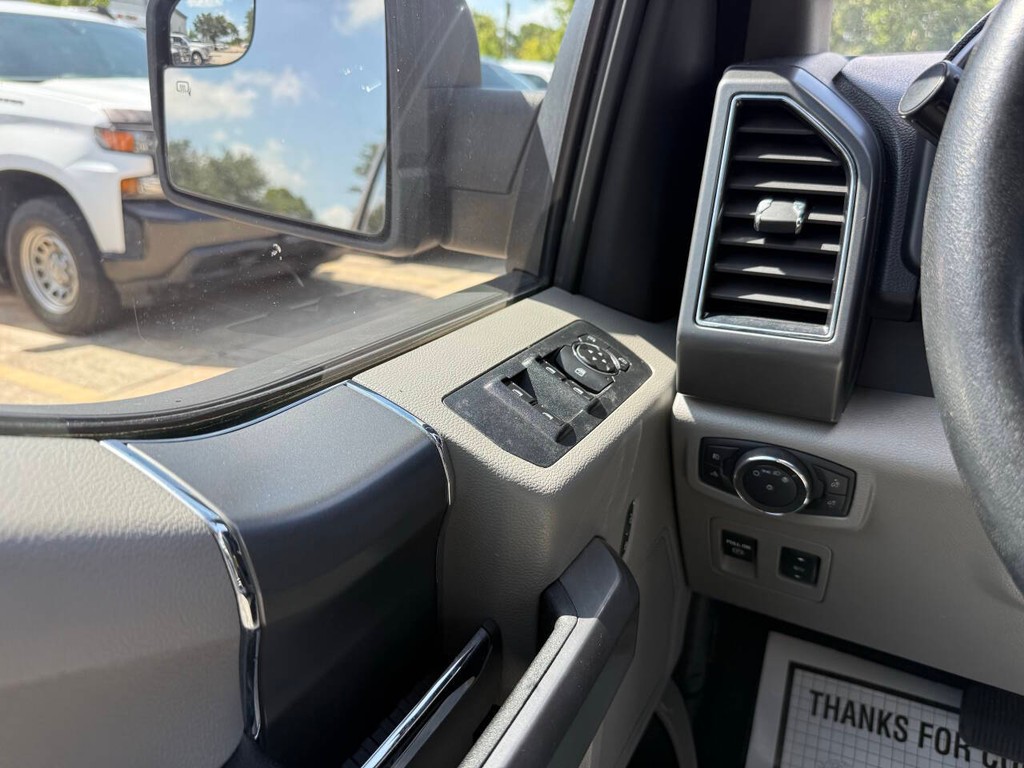 Ford F-150 Vehicle Full-screen Gallery Image 30
