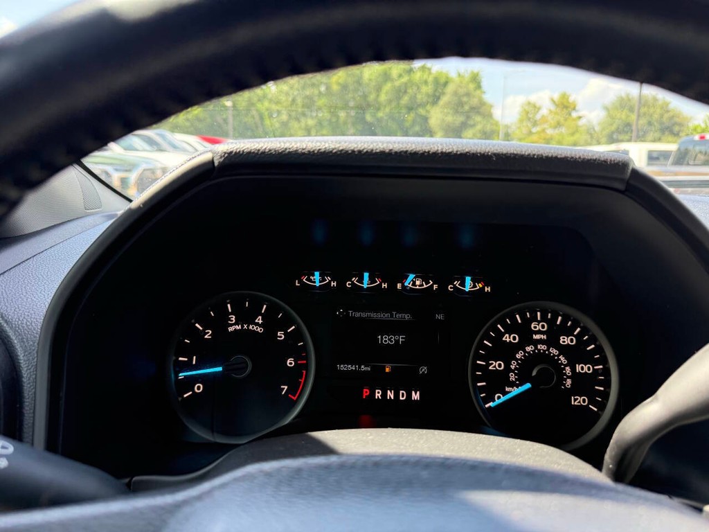 Ford F-150 Vehicle Full-screen Gallery Image 32