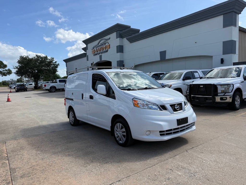 Nissan NV200 Compact Cargo Vehicle Full-screen Gallery Image 02