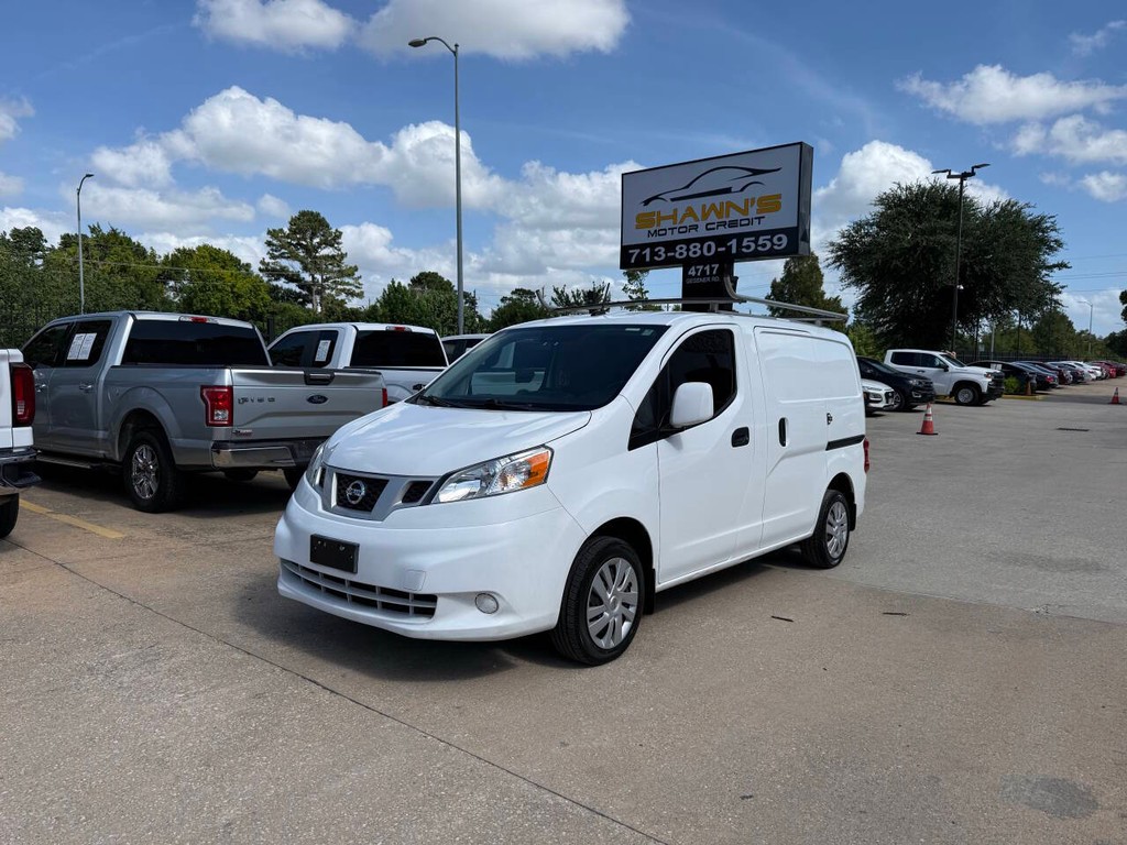 Nissan NV200 Compact Cargo Vehicle Full-screen Gallery Image 03