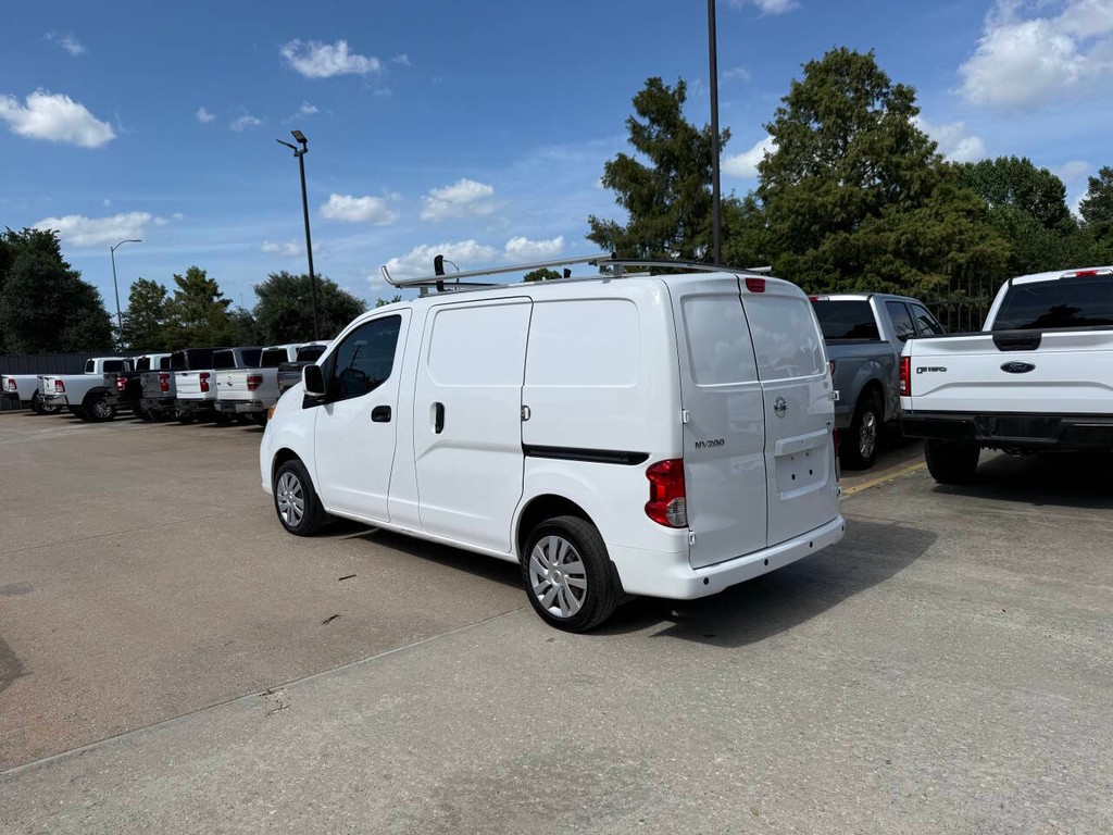 Nissan NV200 Compact Cargo Vehicle Full-screen Gallery Image 04