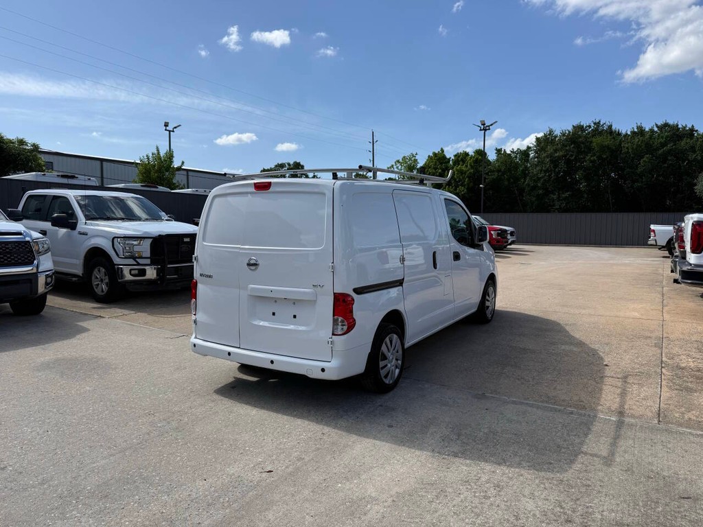 Nissan NV200 Compact Cargo Vehicle Full-screen Gallery Image 05