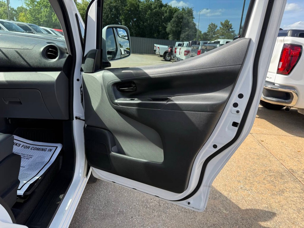 Nissan NV200 Compact Cargo Vehicle Full-screen Gallery Image 11