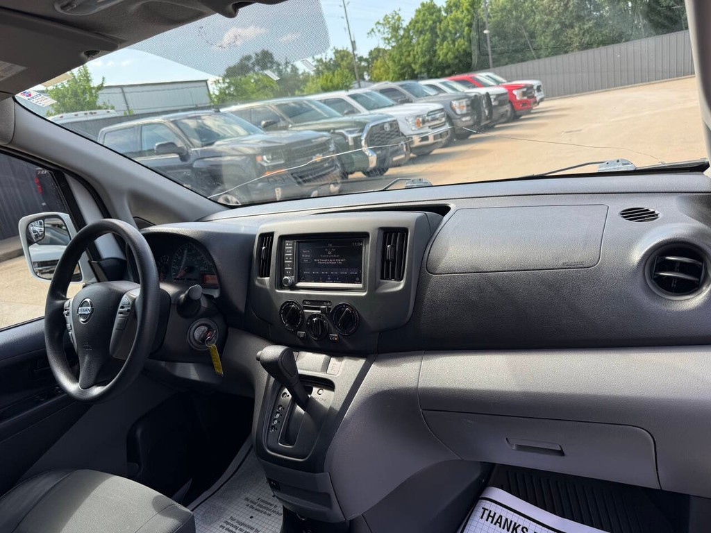 Nissan NV200 Compact Cargo Vehicle Full-screen Gallery Image 12