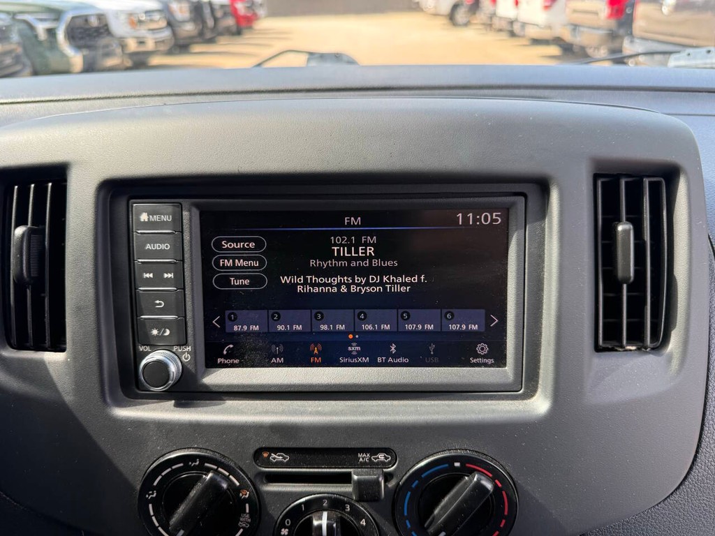 Nissan NV200 Compact Cargo Vehicle Full-screen Gallery Image 19