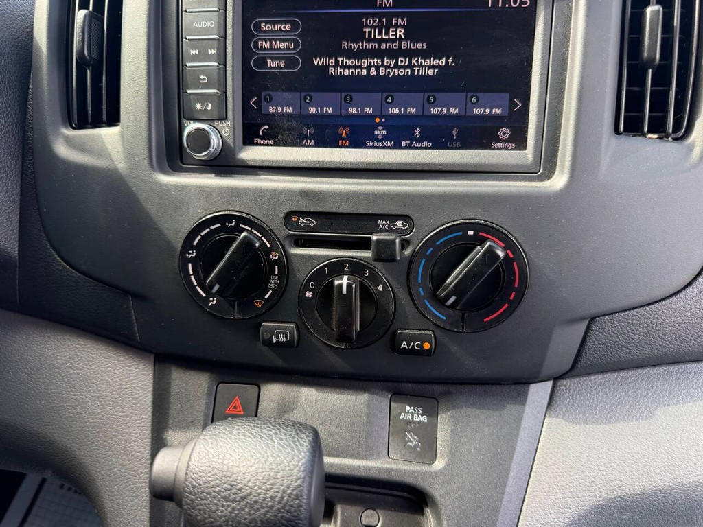 Nissan NV200 Compact Cargo Vehicle Full-screen Gallery Image 21