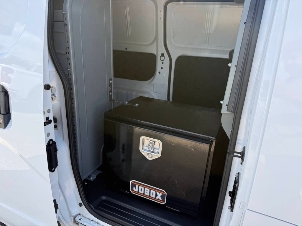 Nissan NV200 Compact Cargo Vehicle Full-screen Gallery Image 25