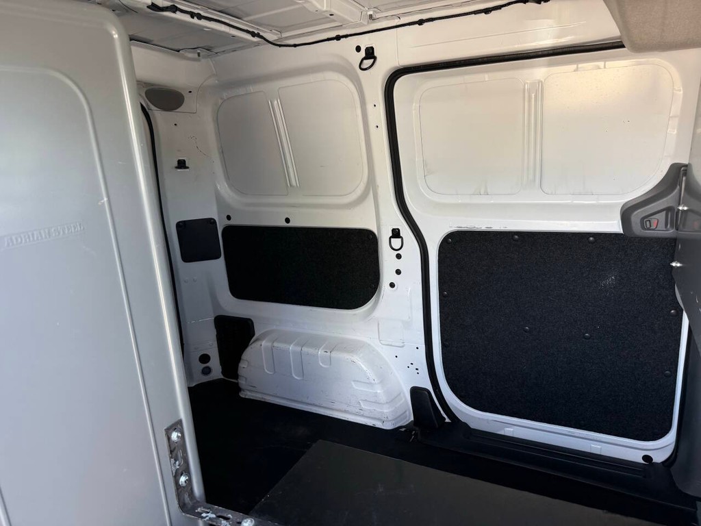 Nissan NV200 Compact Cargo Vehicle Full-screen Gallery Image 26