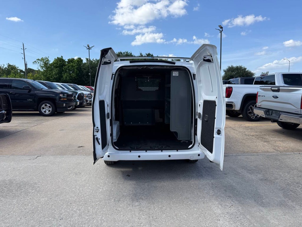 Nissan NV200 Compact Cargo Vehicle Full-screen Gallery Image 27