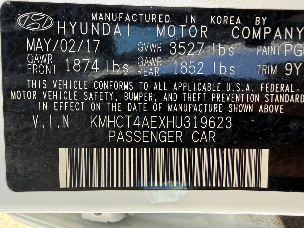 Hyundai Accent 4-Door Vehicle Full-screen Gallery Image 32