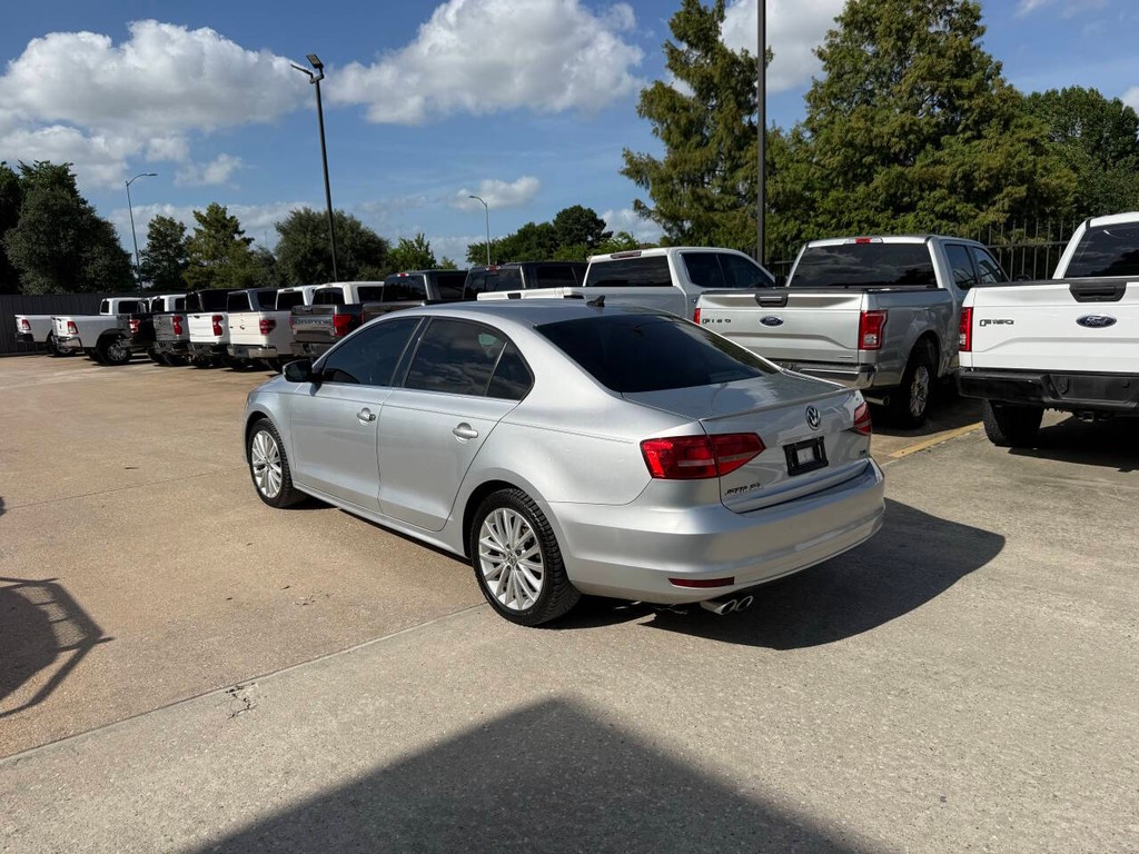 Volkswagen Jetta Sedan Vehicle Full-screen Gallery Image 04