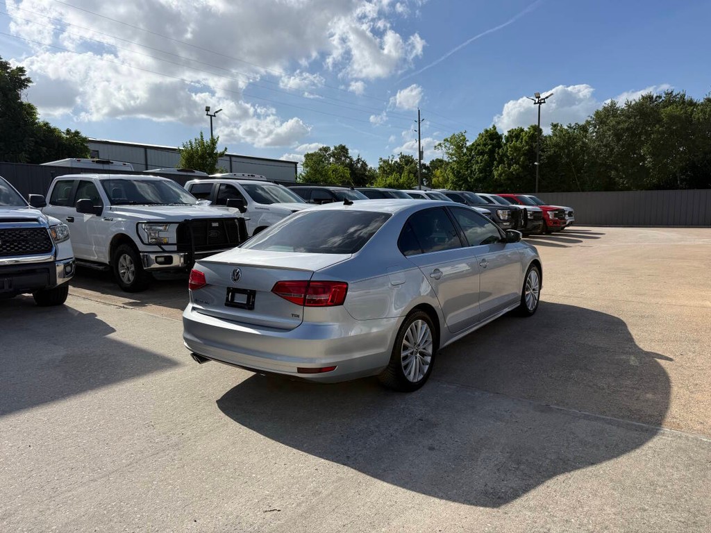 Volkswagen Jetta Sedan Vehicle Full-screen Gallery Image 05