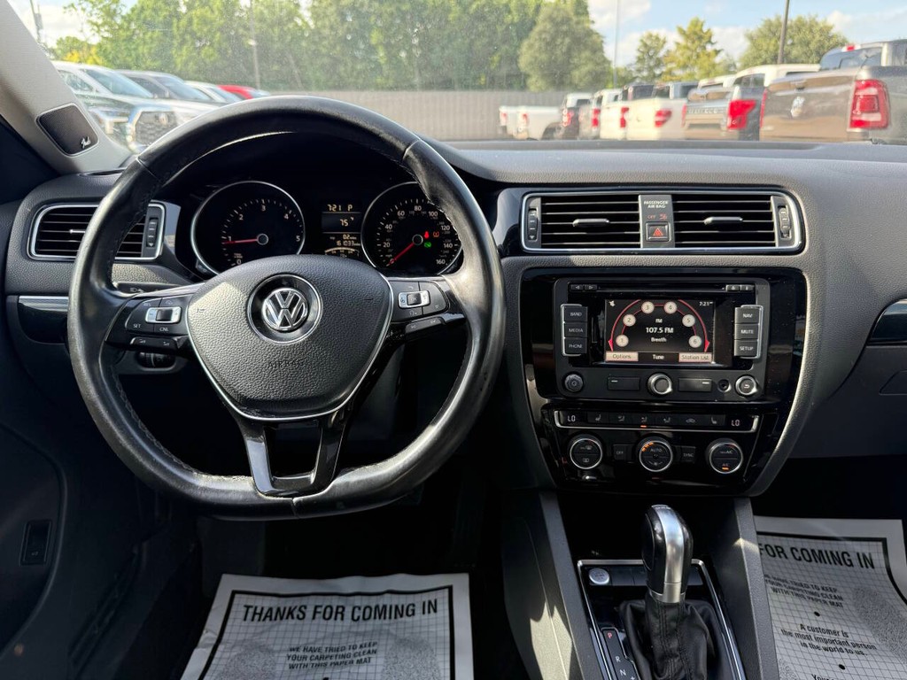 Volkswagen Jetta Sedan Vehicle Full-screen Gallery Image 22