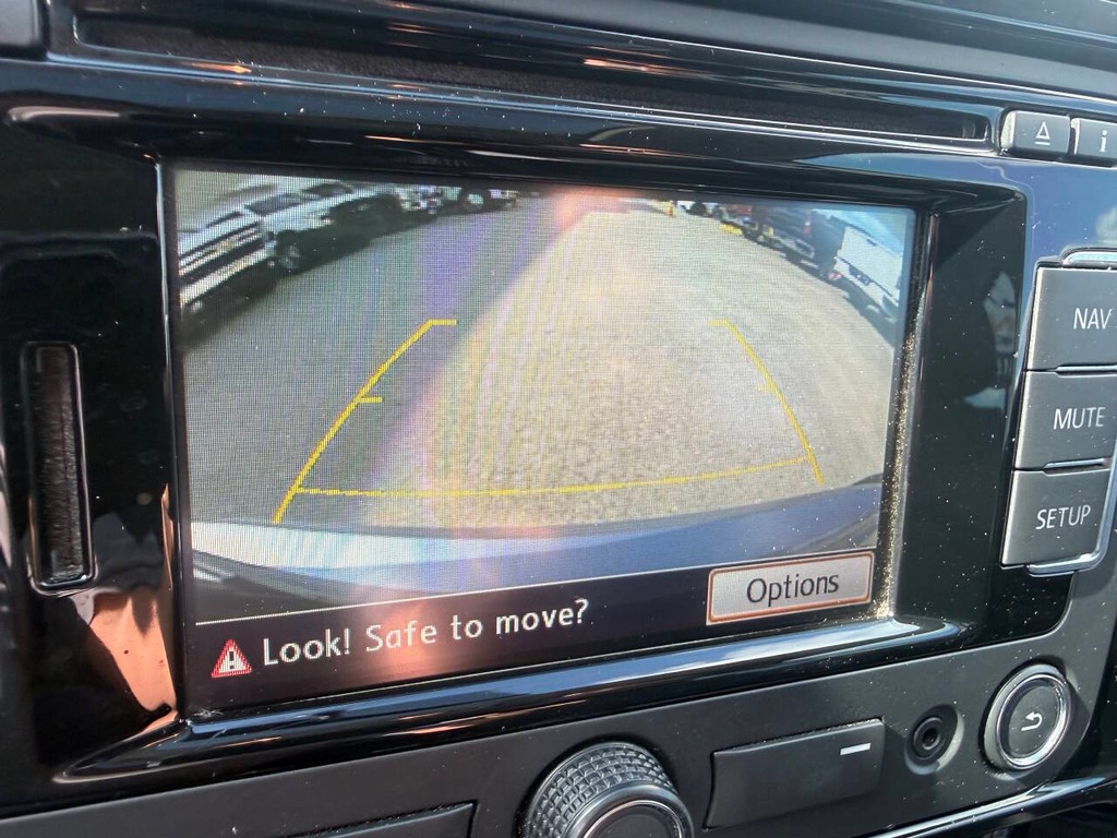 Volkswagen Jetta Sedan Vehicle Full-screen Gallery Image 28
