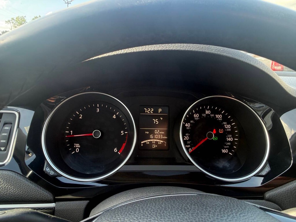 Volkswagen Jetta Sedan Vehicle Full-screen Gallery Image 33