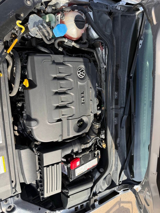 Volkswagen Jetta Sedan Vehicle Full-screen Gallery Image 36