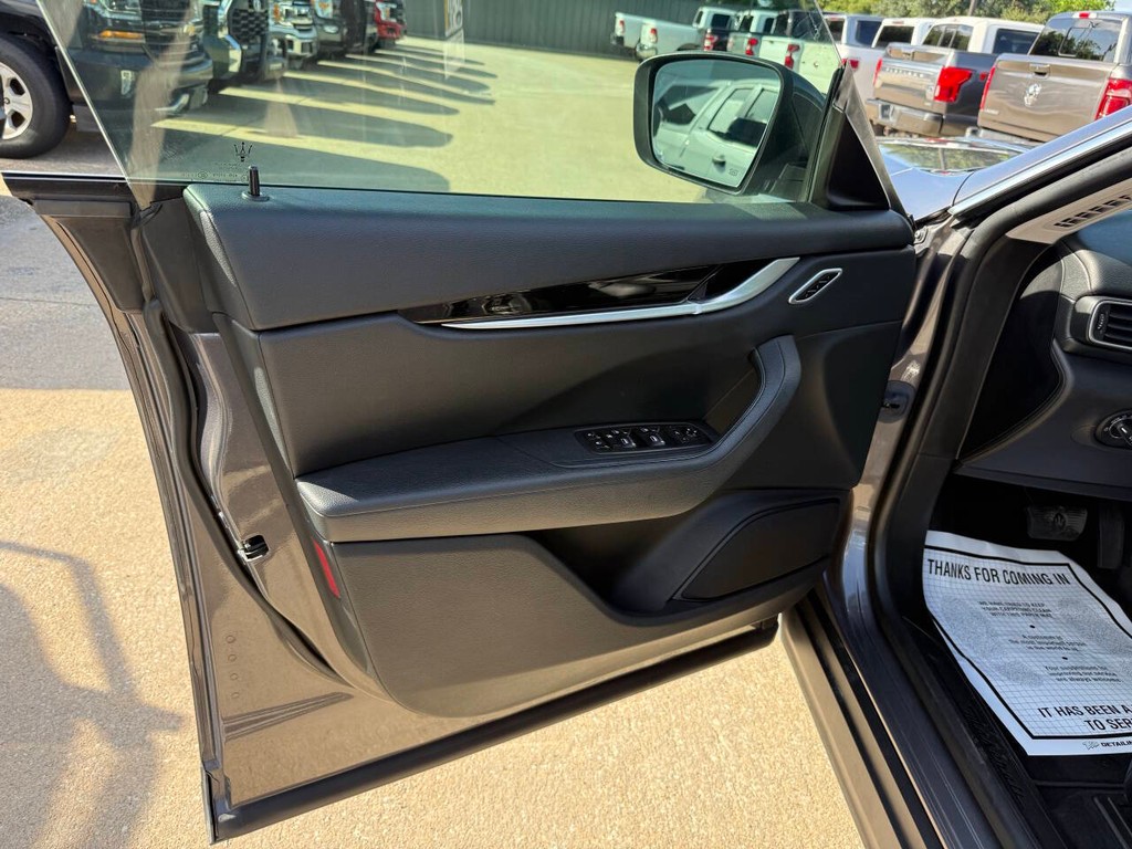 Maserati Levante Vehicle Full-screen Gallery Image 08