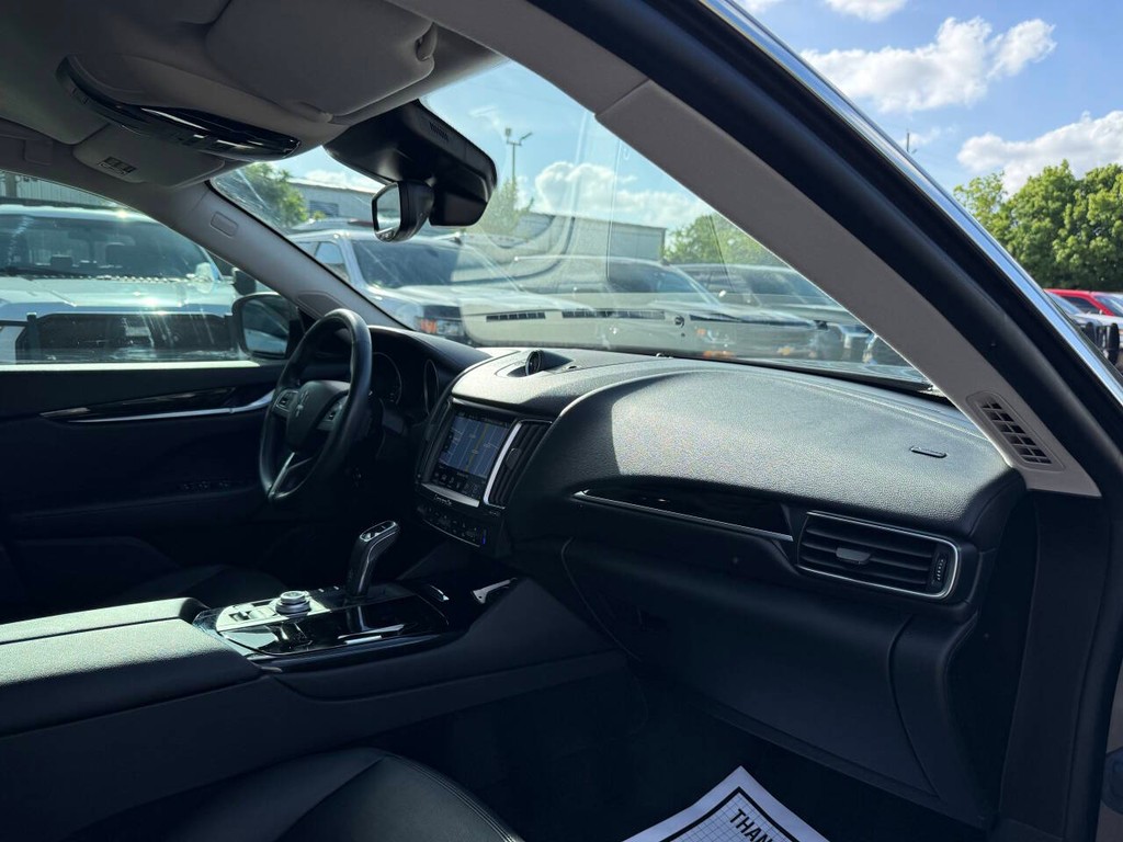 Maserati Levante Vehicle Full-screen Gallery Image 09