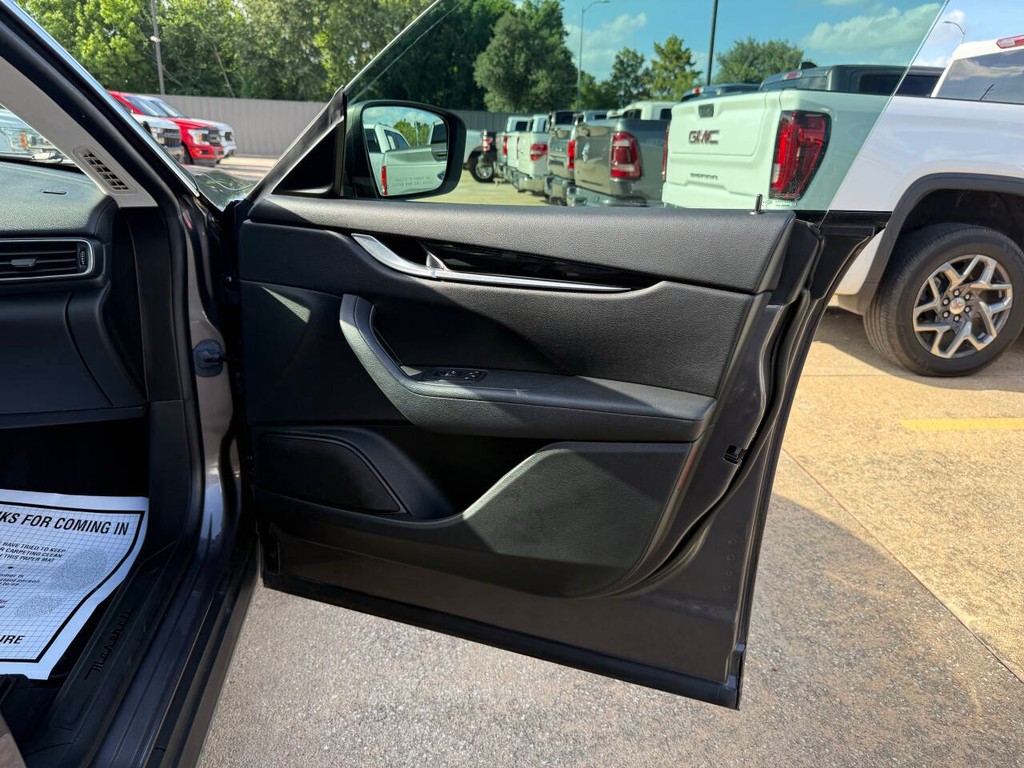Maserati Levante Vehicle Full-screen Gallery Image 11