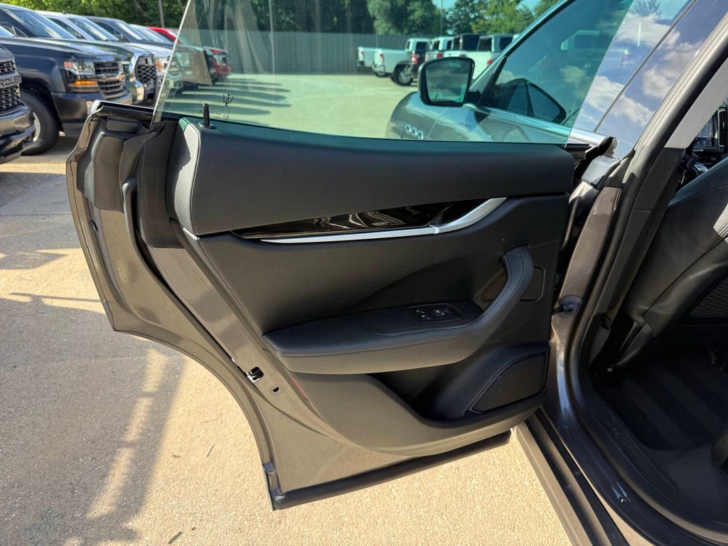 Maserati Levante Vehicle Full-screen Gallery Image 14