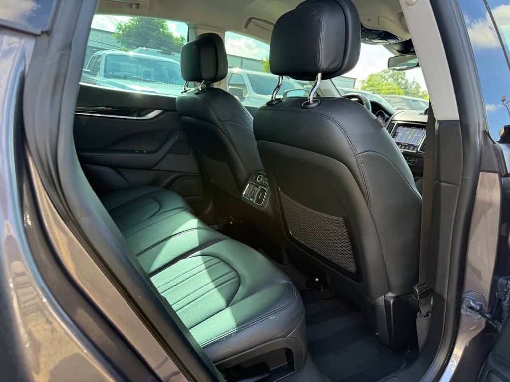 Maserati Levante Vehicle Full-screen Gallery Image 15