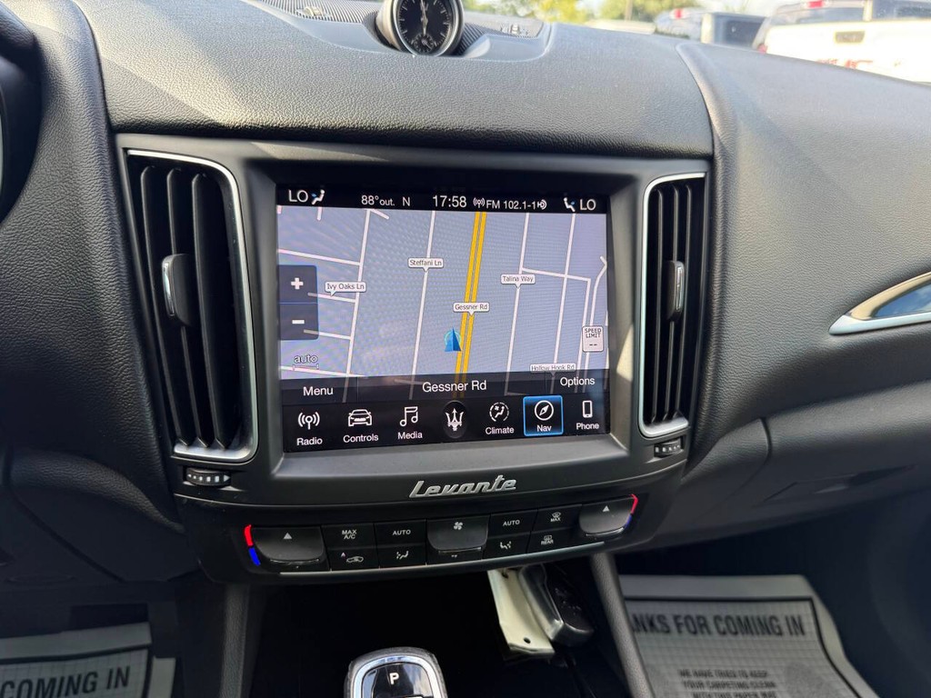 Maserati Levante Vehicle Full-screen Gallery Image 25