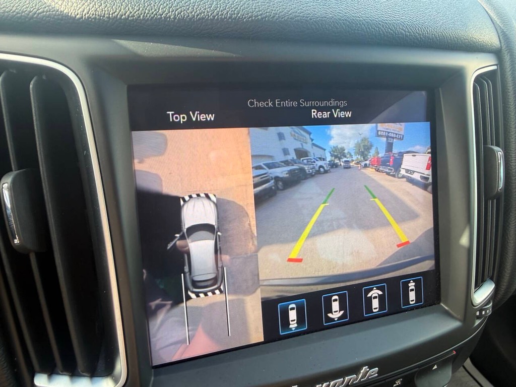Maserati Levante Vehicle Full-screen Gallery Image 26