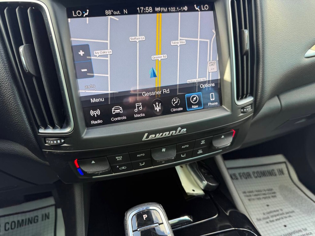 Maserati Levante Vehicle Full-screen Gallery Image 27