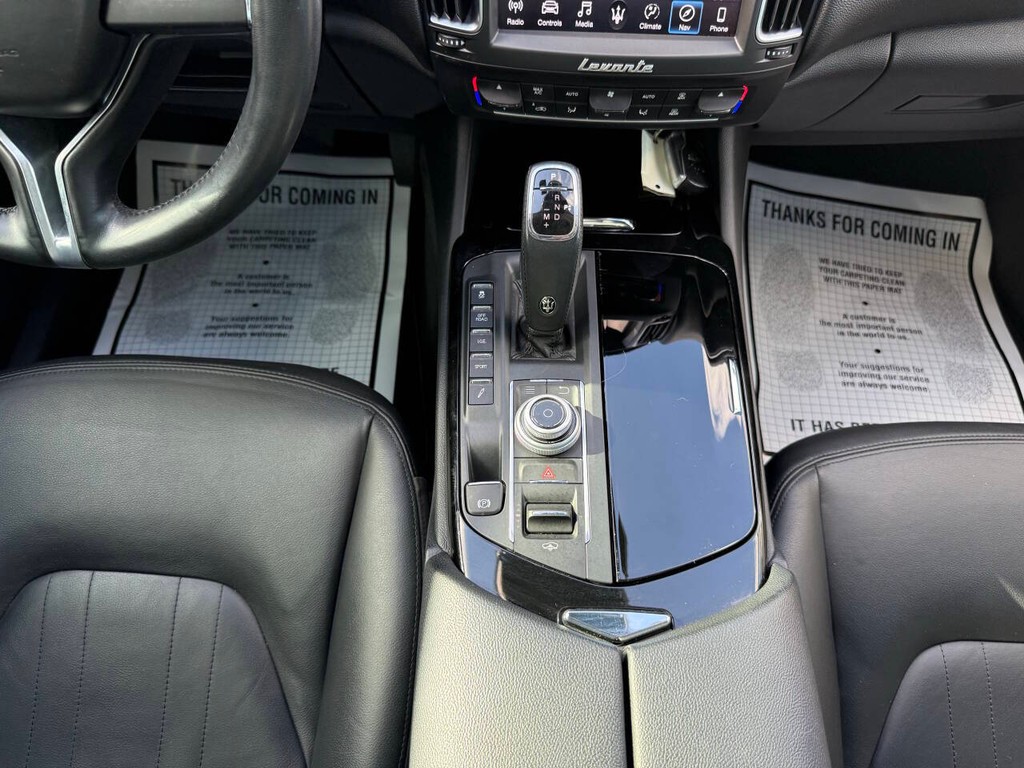 Maserati Levante Vehicle Full-screen Gallery Image 28