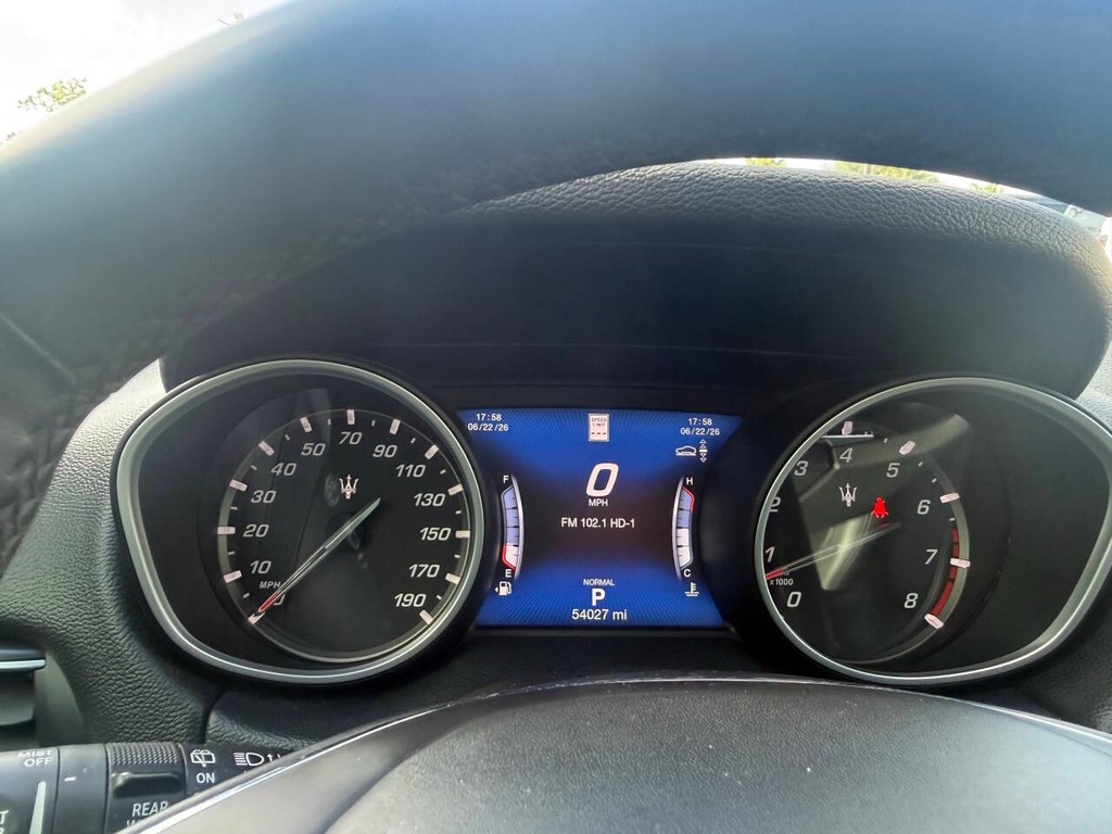 Maserati Levante Vehicle Full-screen Gallery Image 30