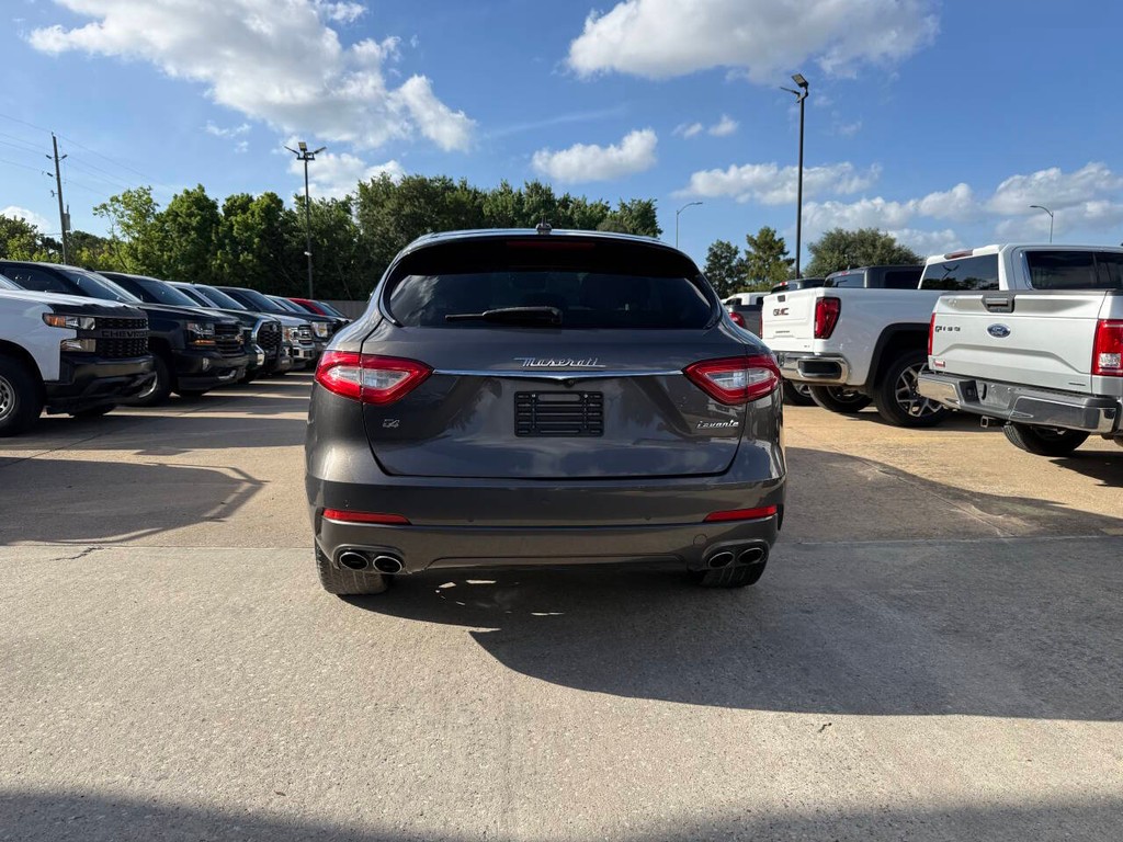 Maserati Levante Vehicle Full-screen Gallery Image 37