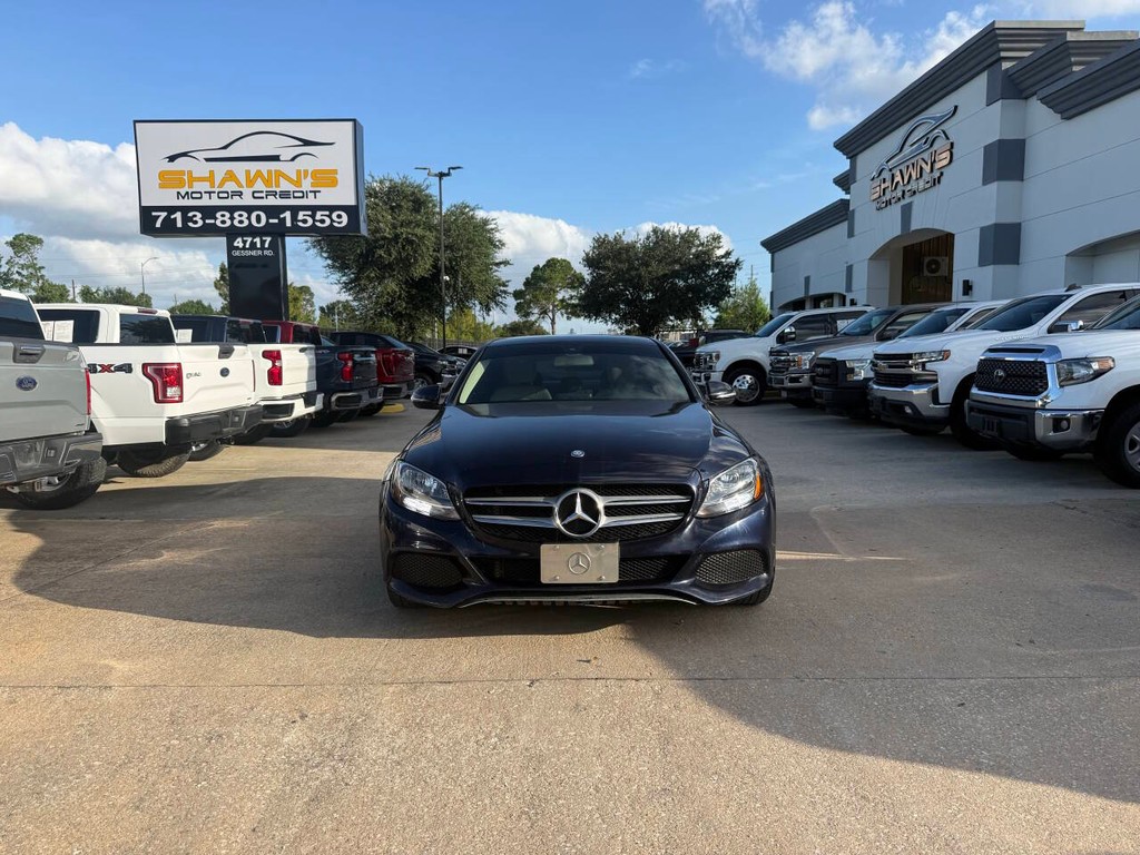 Mercedes-Benz C-Class Vehicle Full-screen Gallery Image 39