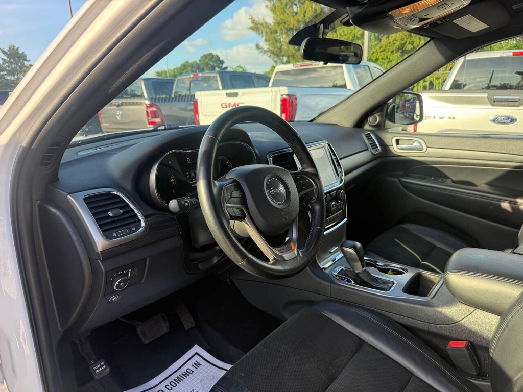 Jeep Grand Cherokee Vehicle Full-screen Gallery Image 06