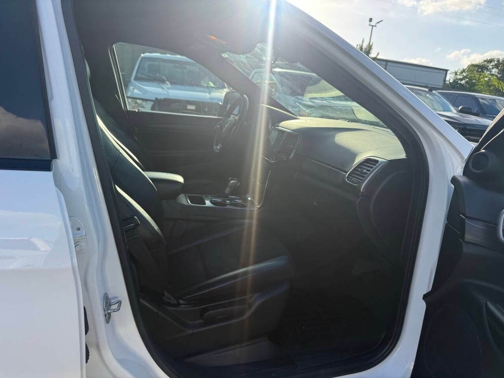 Jeep Grand Cherokee Vehicle Full-screen Gallery Image 10