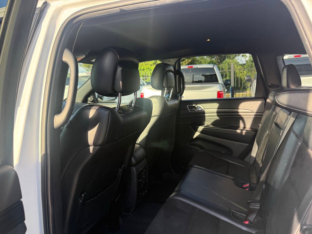 Jeep Grand Cherokee Vehicle Full-screen Gallery Image 12