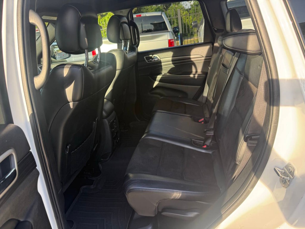 Jeep Grand Cherokee Vehicle Full-screen Gallery Image 13