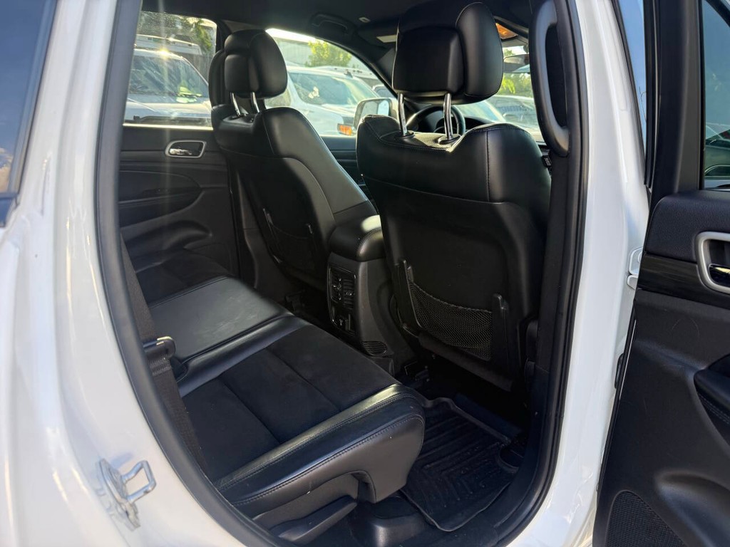 Jeep Grand Cherokee Vehicle Full-screen Gallery Image 15