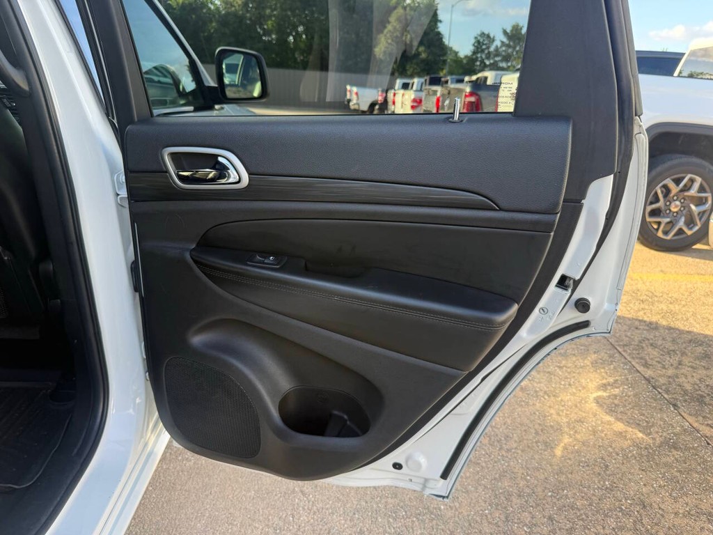 Jeep Grand Cherokee Vehicle Full-screen Gallery Image 16