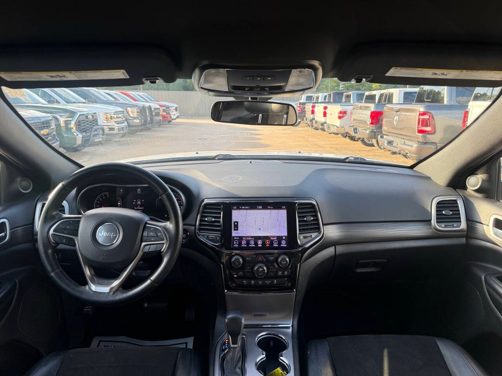 Jeep Grand Cherokee Vehicle Full-screen Gallery Image 17