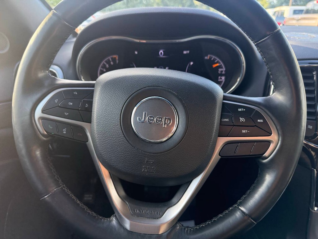 Jeep Grand Cherokee Vehicle Full-screen Gallery Image 23
