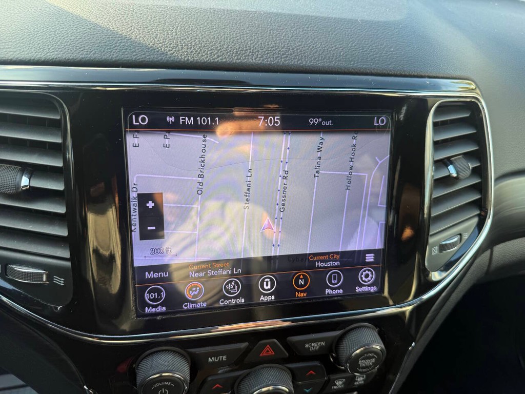 Jeep Grand Cherokee Vehicle Full-screen Gallery Image 25