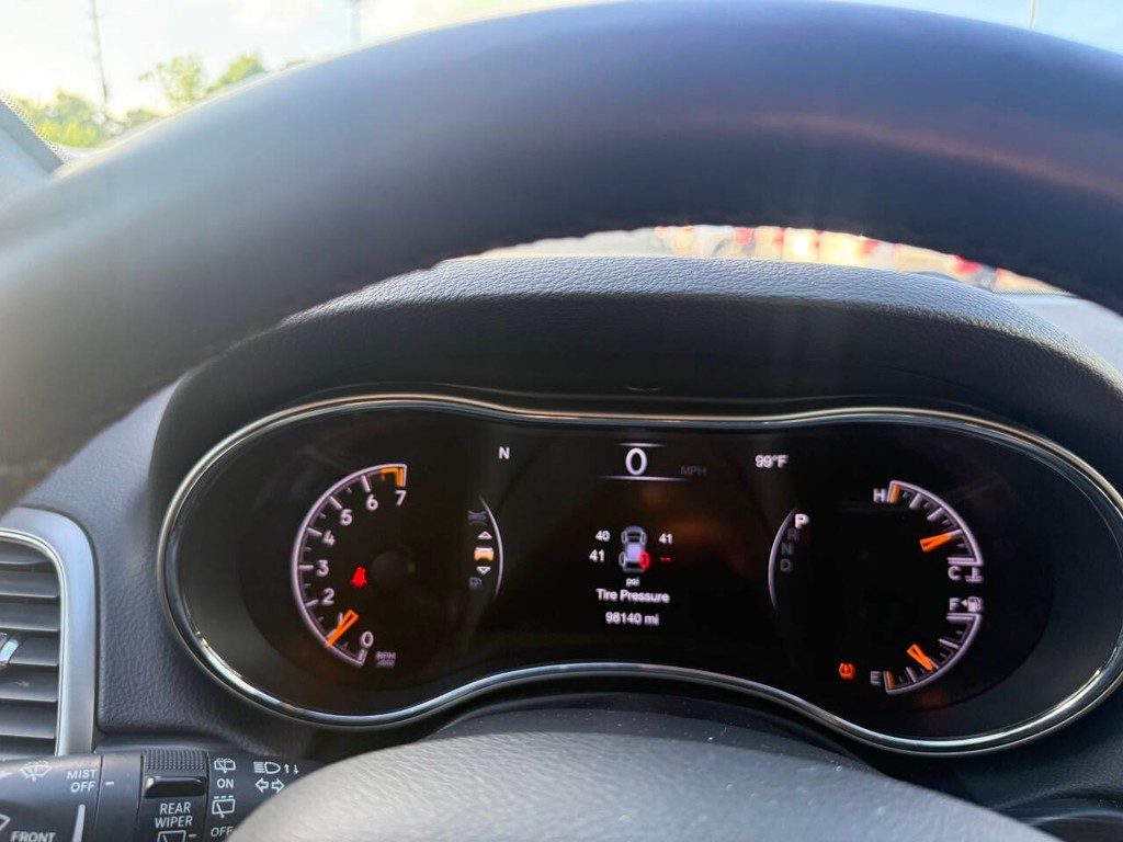 Jeep Grand Cherokee Vehicle Full-screen Gallery Image 30